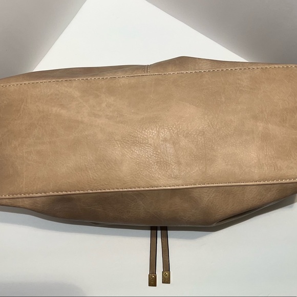 Women’s casual vegan leather handbag - Picture 3 of 8